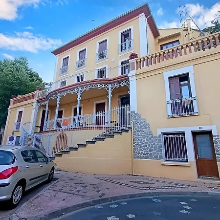9, 2ème étage, Magnifique T2 D'environ 45m2, Climatisé Avec Large Terrasse Plein Sud