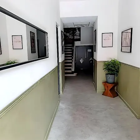 Apartman 9, 2eme Etage, Magnifique T2 D'environ 45m2, Climatise Avec Large Terrasse Plein Sud *