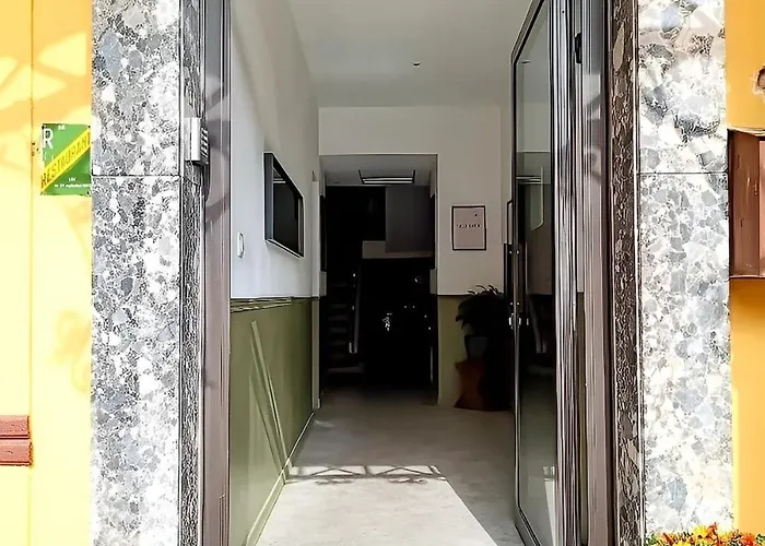 9, 2ème étage, Magnifique T2 D'environ 45m2, Climatisé Avec Large Terrasse Plein Sud