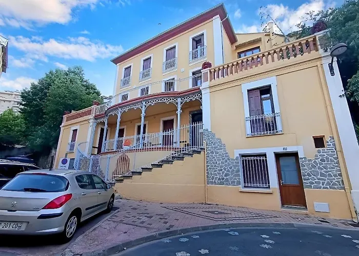 9, 2ème étage, Magnifique T2 D'environ 45m2, Climatisé Avec Large Terrasse Plein Sud
